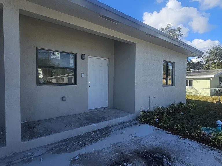 8048 NW 14th Ct — Photo 2