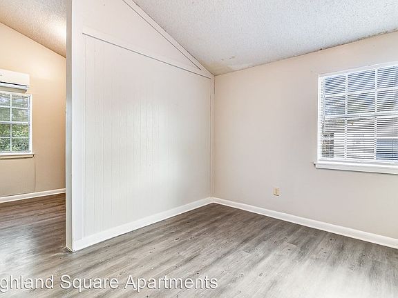 5th image of 921 Vermillion Sq #105