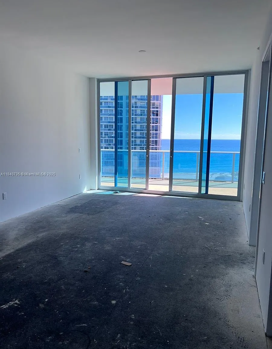 Aurora Condo — Photo 3