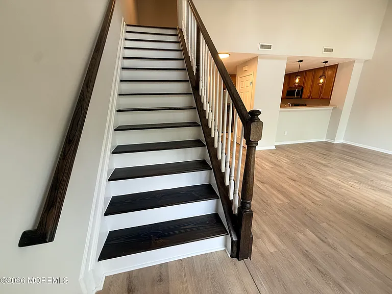 30 Oxford Ct — Photo 22