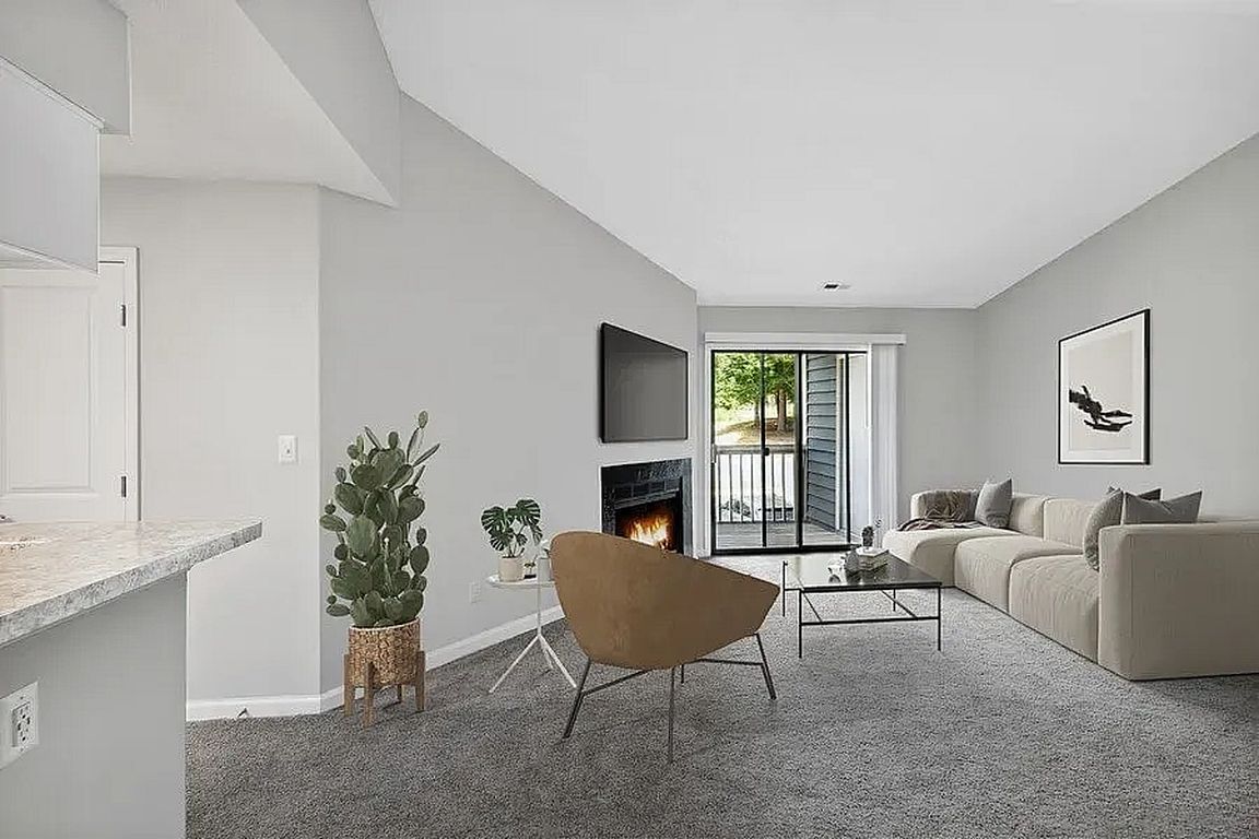 02_3520drawbridgeparkway_1_livingroom_lowres