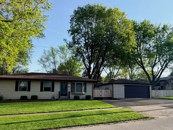 827 Sunbury Rd, South Elgin, IL 60177