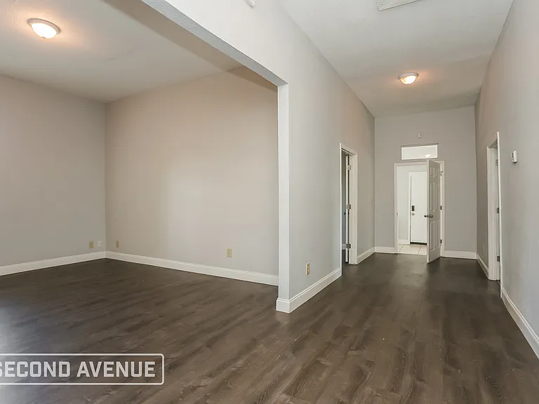 1619 Whitner St — Photo 7