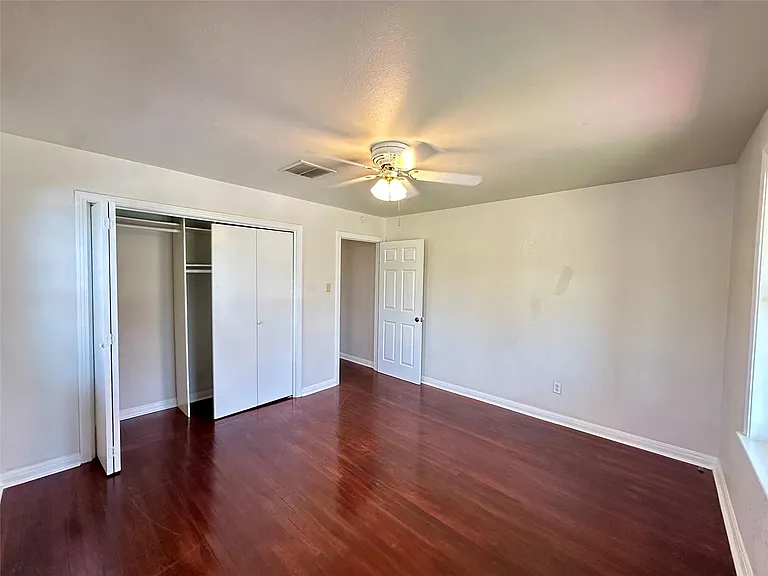 5222 Avenue O — Photo 9