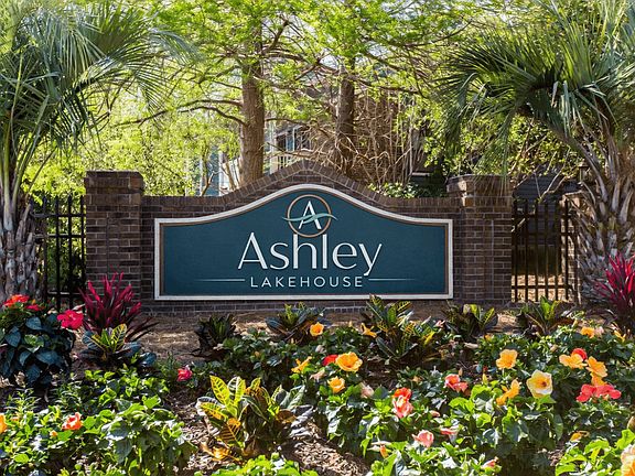 3rd image of 2235 Ashley Crossing Dr APT 9I