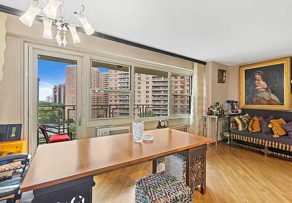 4th image of 2928 W 5th St APT 9C