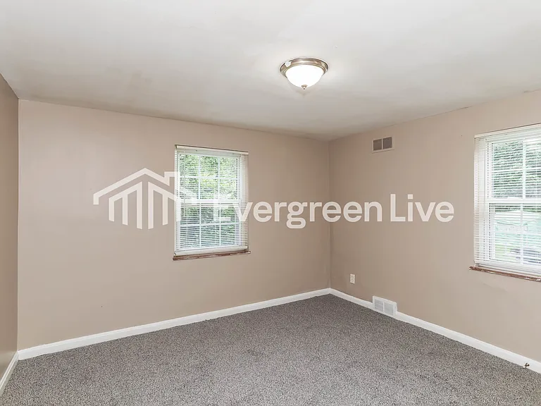 1557 Pasadena Ave — Photo 10