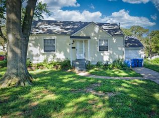 7470 Sharon Dr, Saint Louis, MO 63136