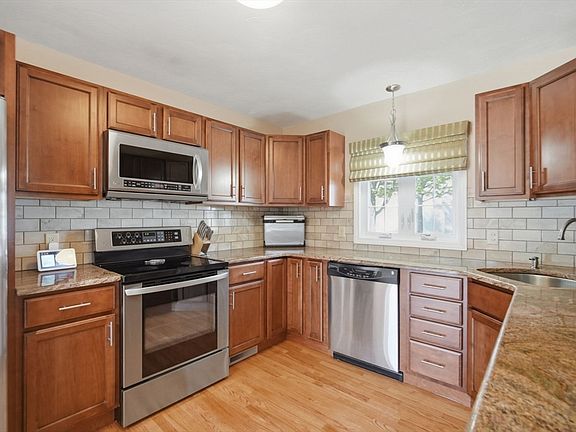 3rd image of 210 Winton St