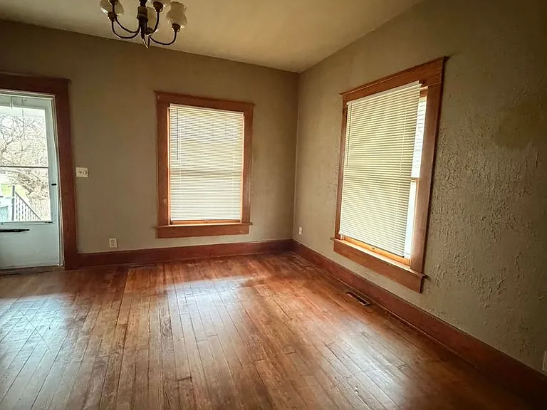 232 S Patterson Ave — Photo 3