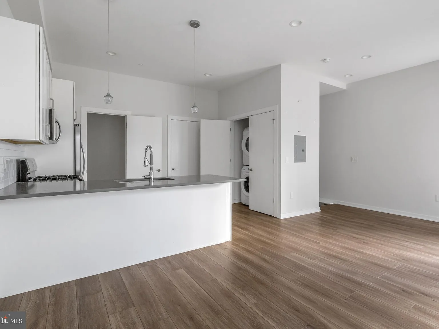 1 bed, 1.5 bath, $1,665 — Photo 2
