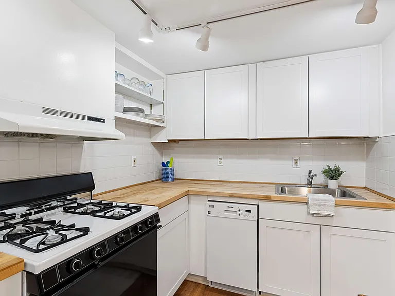 15 Branham St #B — Photo 14