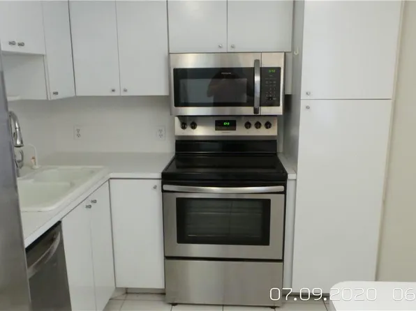 2651 S Course Dr, Pompano Beach, FL