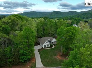 190 Franklin Ct, Purlear, NC 28665