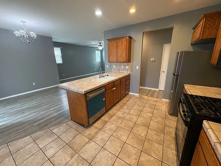 2133 N Denton St — Photo 11