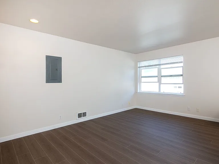 928 N 97th St Apartments — Photo 31