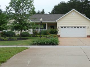 208 Moriah Ln, Greer, SC 29651