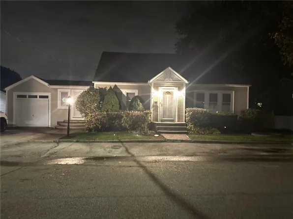 29 Zipporah St, North Providence, RI 02911