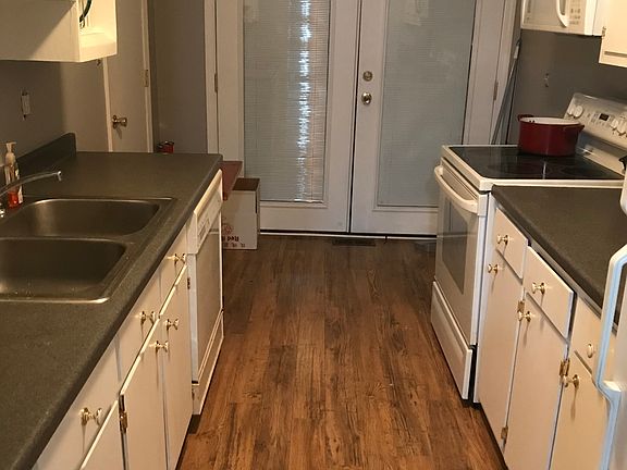 2nd image of 33 Sandalwood Cir
