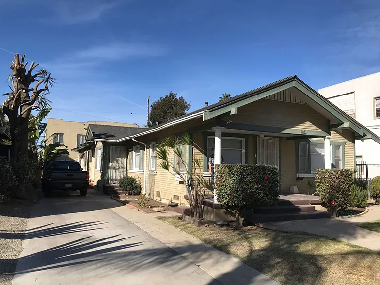 1033 Coronado Ave — Photo 2