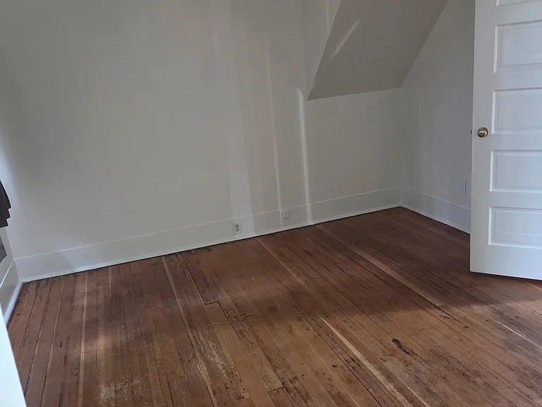 203 E Market Ave — Photo 16