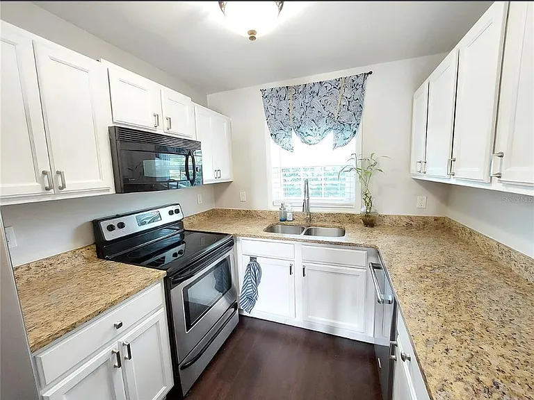 3739 Pompano Dr SE — Photo 3