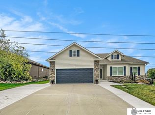 19623 Farnam St, Elkhorn, NE 68022