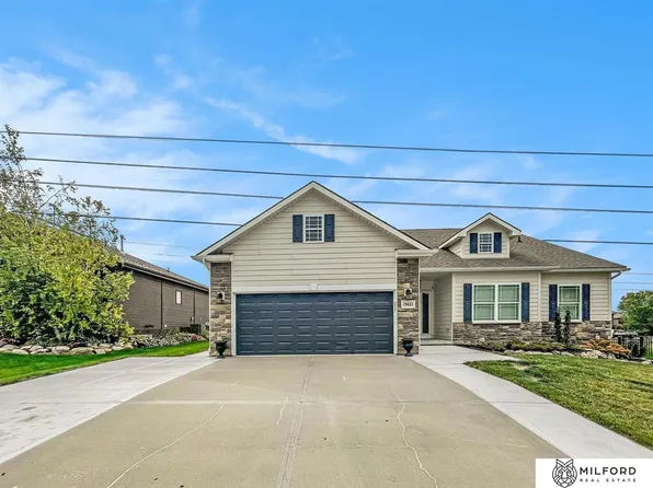 19623 Farnam St, Elkhorn, NE 68022