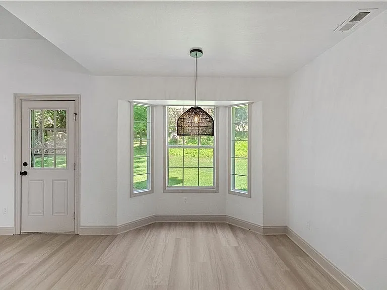 2201 E Bristol Pl — Photo 10