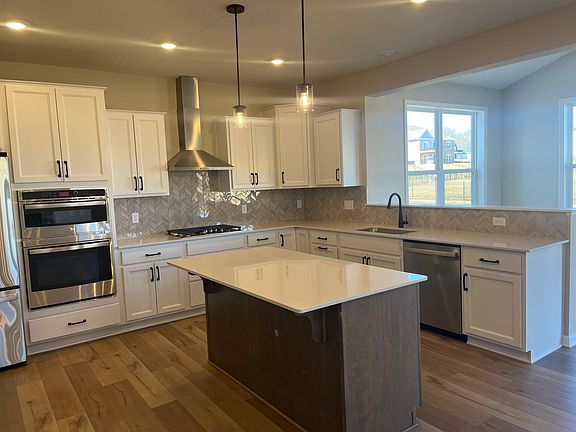 3rd image of 986 Big Woods Dr
