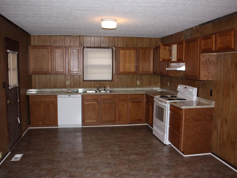 2nd image of 724 Cardinal Cir