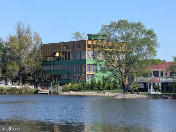 1 Lake Dr, Bear, DE 19701