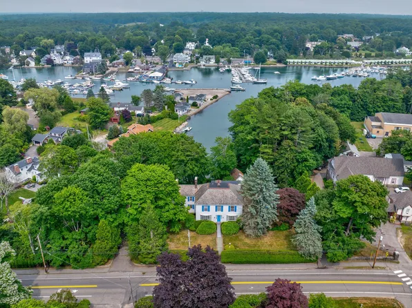 22 Beach Avenue, Kennebunk, ME 04043