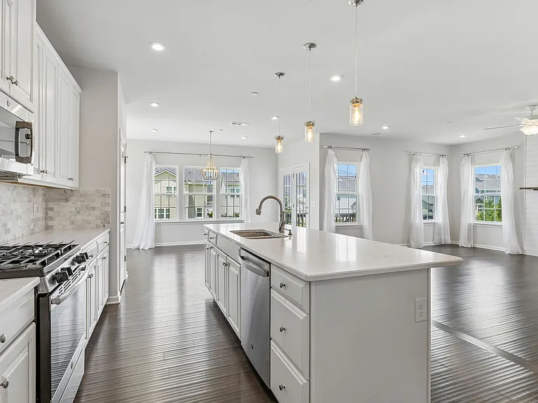 2030 Oglethorpe Dr — Photo 33