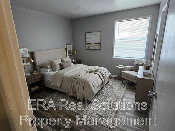 4th image of 1499 Burlington Ave