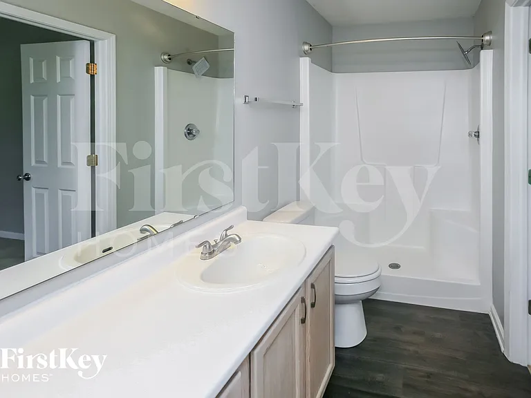 461 E Clear Lake Ln — Photo 10