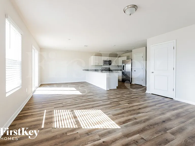2104 Cedar Bend Dr — Photo 4