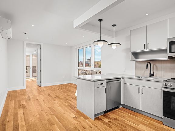 3rd image of 69 Hope St #604