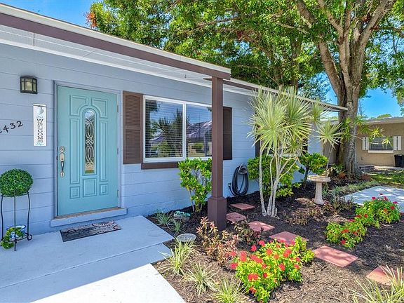 4th image of 2432 Aspinwall St