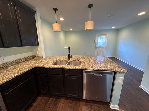 4th image of 1203 Riverbrook Dr