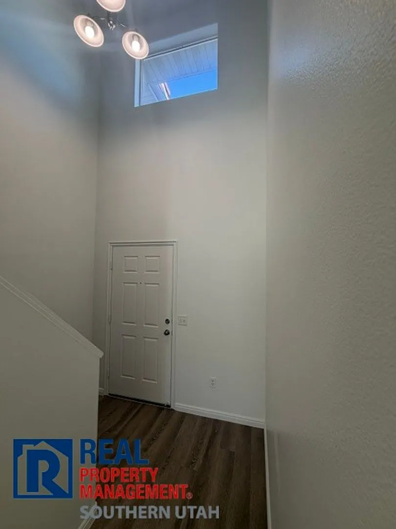 Northview Commercial Park Townhome — Photo 3