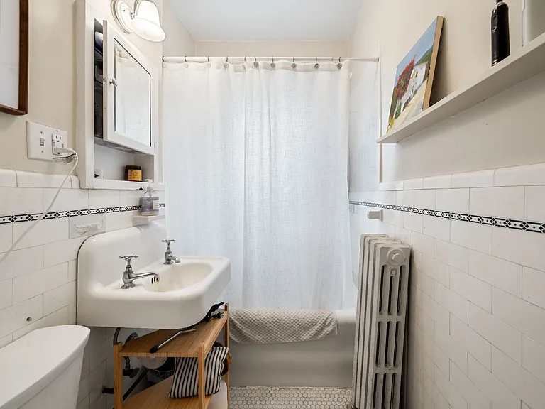 592 Washington St #5 — Photo 9