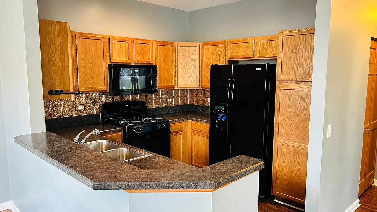 Building Photo - 2215 Aurora Dr #1