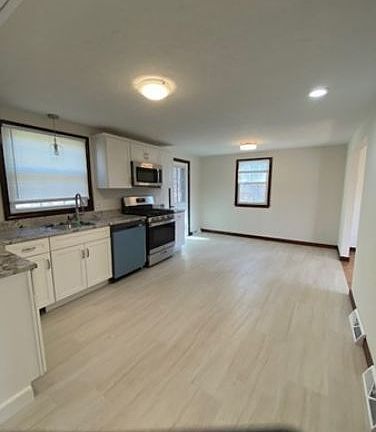 2nd image of 17 Harriet Dr #17