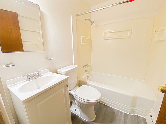 4th image of 218 S Whitney St #B5