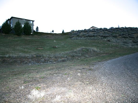 4th image of 413 W Rolling Hills Ln