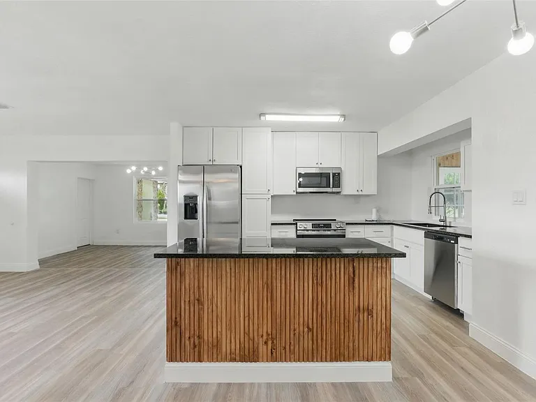 8812 Oakwood Dr — Photo 17