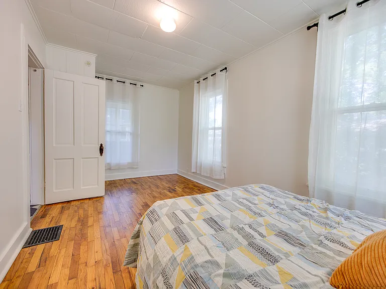 1725 Barker Ave — Photo 15