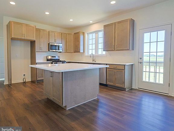 3rd image of 20 Cliff Dr