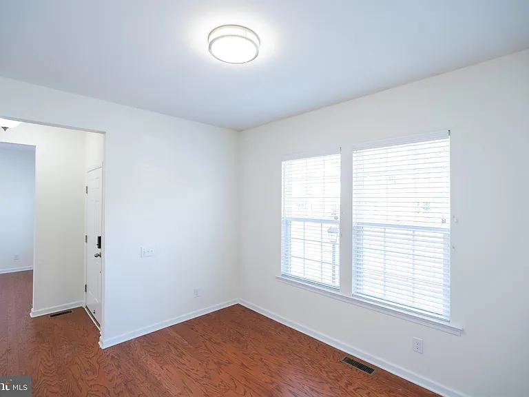 610 Kent Ct — Photo 13